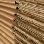 cartons empiles marron